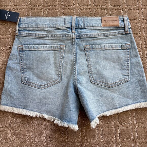 Abercrombie Kids Low Rise Midi Short Girls 13/14 Light Wash Distressed Cut Off - Picture 4 of 6